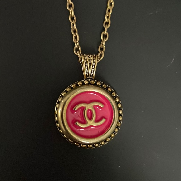 Jewelry - Genuine Chanel button pendant necklace